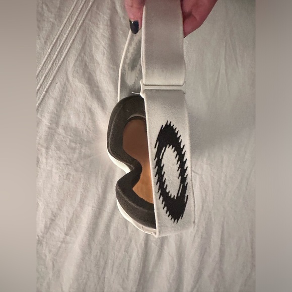 Oakley Ski Goggles - Picture 5 of 7